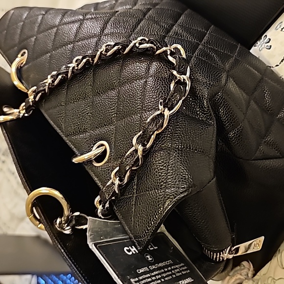 Authentic chanel bag - Picture 3 of 5
